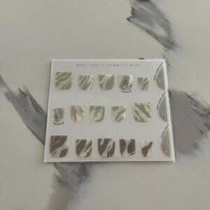 ManiMe Stick-On Gel Manicure - Carrara Marble